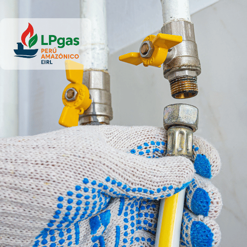 LPGAS PERU AMAZONICO E.I.R.L., <p class="ql-align-justify">Técnico Especialista altamente capacitado en la Instalación y Mantenimiento de Equipos de Gas Licuado de Petróleo (GLP), con una sólida trayectoria en la Industria Metal-Mecánica. Poseo un conocimiento integral y práctico en todas las etapas del ciclo de vida de los equipos de GLP, abarcando desde la fabricación y ensamblaje, pasando por la instalación segura y eficiente, hasta el mantenimiento preventivo y correctivo para garantizar su óptimo funcionamiento y seguridad.</p><p class="ql-align-justify"><br></p><p class="ql-align-justify">Mi experiencia se extiende al manejo experto de herramientas y equipos especializados utilizados en la industria del GLP, así como a la interpretación de planos técnicos, normativas de seguridad y especificaciones técnicas. Estoy familiarizado con los procedimientos de prueba y diagnóstico para la detección y resolución de fallas, asegurando la continuidad operativa y minimizando los tiempos de inactividad.</p><p class="ql-align-justify"><br></p><p class="ql-align-justify">Mis habilidades técnicas, cuento con una fuerte orientación a la seguridad, cumpliendo rigurosamente con los estándares y regulaciones vigentes en el manejo de GLP.</p><p class="ql-align-justify">Soy proactivo en la identificación de riesgos y la implementación de medidas preventivas para garantizar un entorno de trabajo seguro.</p><p class="ql-align-justify"><br></p><p class="ql-align-justify">Participe en los trabajos de instalación del primer GASOCENTRO, en el Perú.</p><p><br></p>